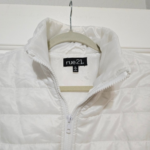 Rue21 Jackets & Blazers - Rue 21 Womens White Quilted Puffer Vest Full Zip Stand Collar XL